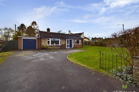 2 bedroom detached bungalow for sale - Station Road, Llanymynech
