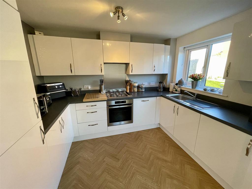 Kitchen/ Dining room