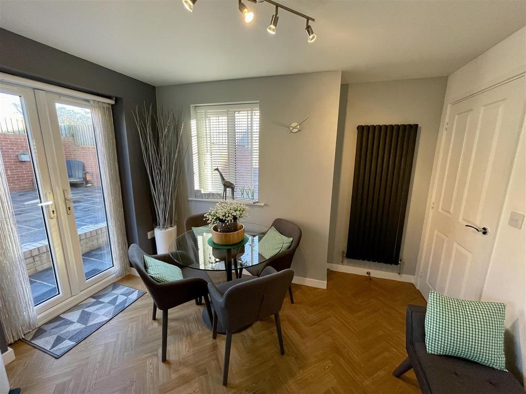 Kitchen/ Dining room