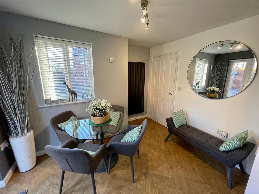 Kitchen/ Dining room