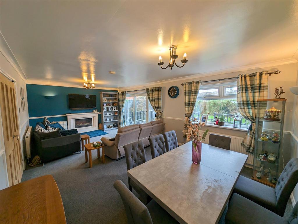 Lounge/Dining Room