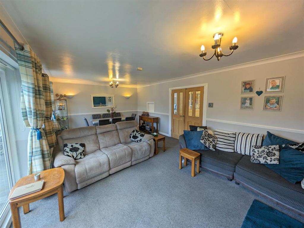 Lounge/Dining Room