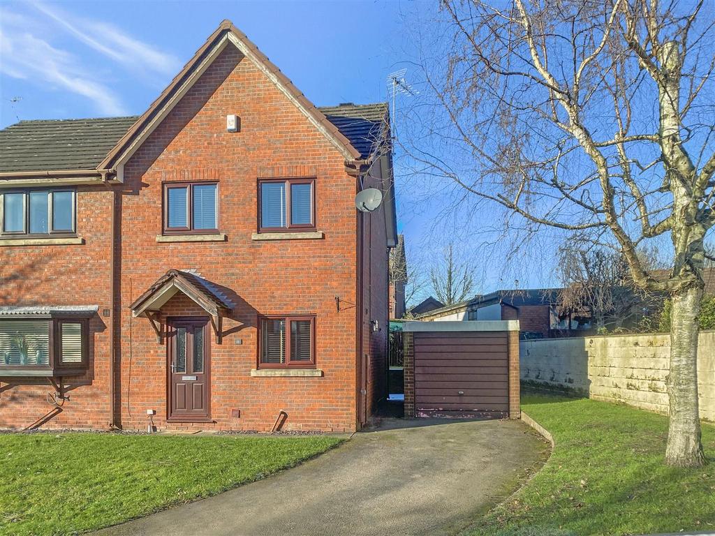 Cambridge Close, Biddulph, StokeOnTrent 3 bed semidetached house for sale £220,000