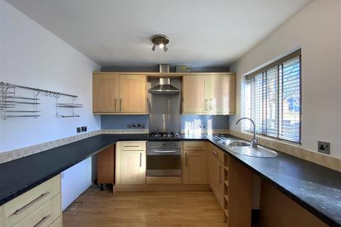 3 bedroom semi-detached house for sale - Cambridge Close, Biddulph, Stoke-On-Trent