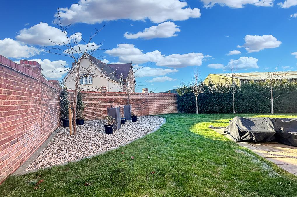 Outside, Garden, Garage &amp; Parking