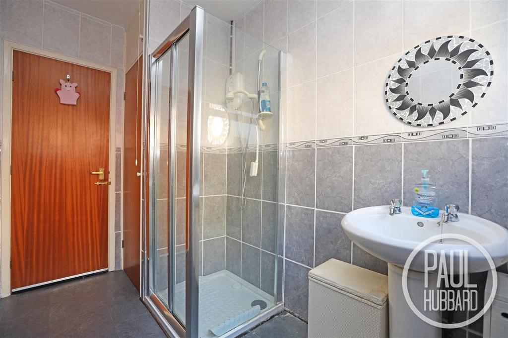 Higher Drive, Oulton Broad, NR32 2 bed semidetached bungalow for sale