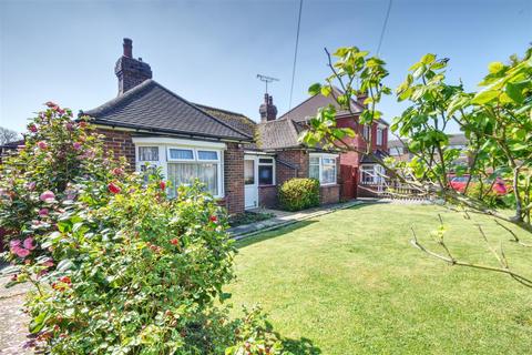 3 bedroom detached bungalow for sale - Woodsgate Avenue, Bexhill-On-Sea
