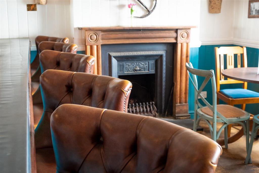 Parry Devonport Pub-27.jpg