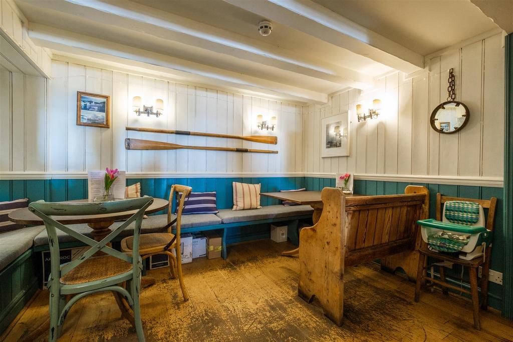 Parry Devonport Pub-10.jpg