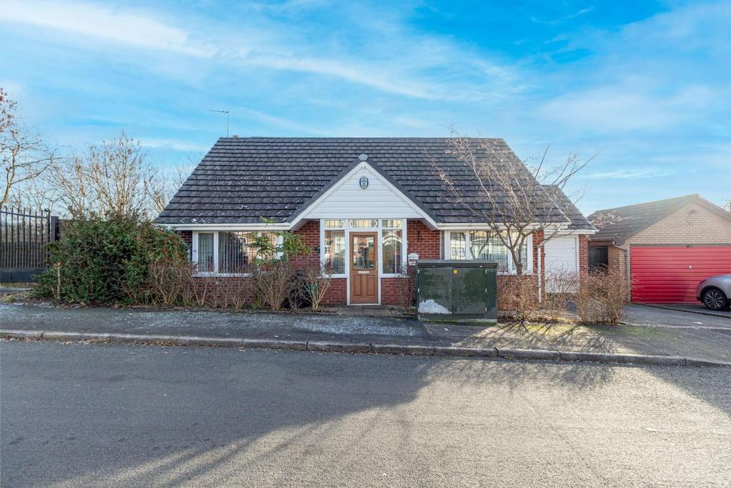 Stamford Road, Brierley Hill, DY5 2QE 3 bed detached house for sale £349,995