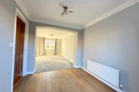 11 Cowdrie Way, Springfield, Chelmsford, CM2 6GL