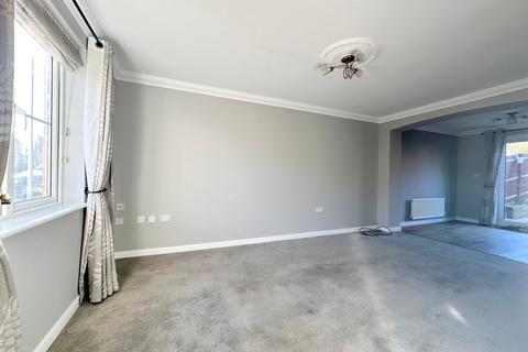 11 Cowdrie Way, Springfield, Chelmsford, CM2 6GL