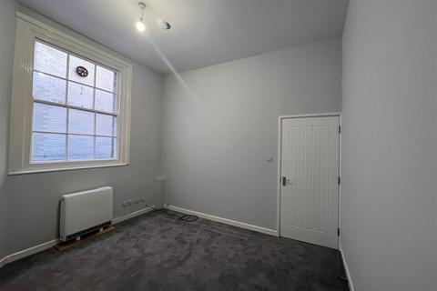 2 bedroom apartment to rent, First Floor Flat, 65 High Street, Newcastle, ST5 1PN