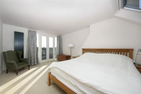 23 Park View, London, W3 0PU
