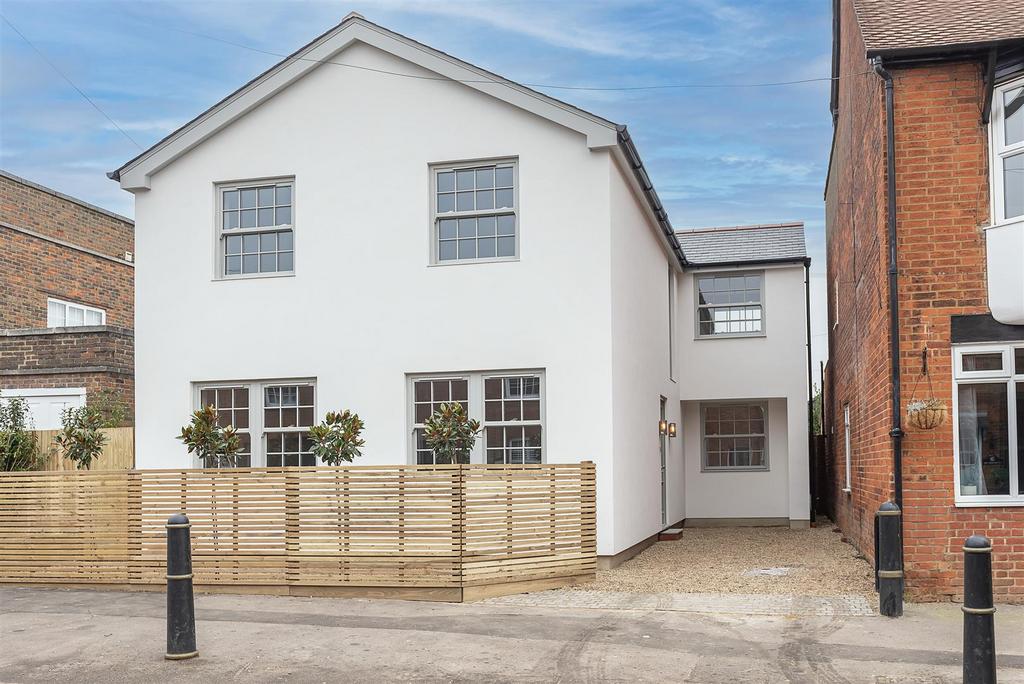 High Street, Codicote, Hitchin 4 bed detached house for sale £875,000