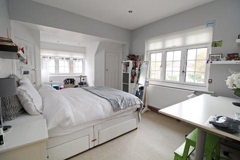 38 Hayes Way, Beckenham, BR3 6RL