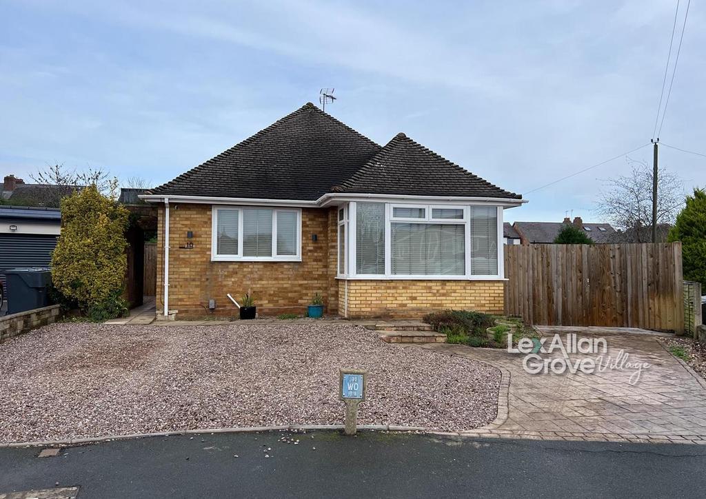 The Crescent, Hagley 3 bed detached bungalow for sale £650,000