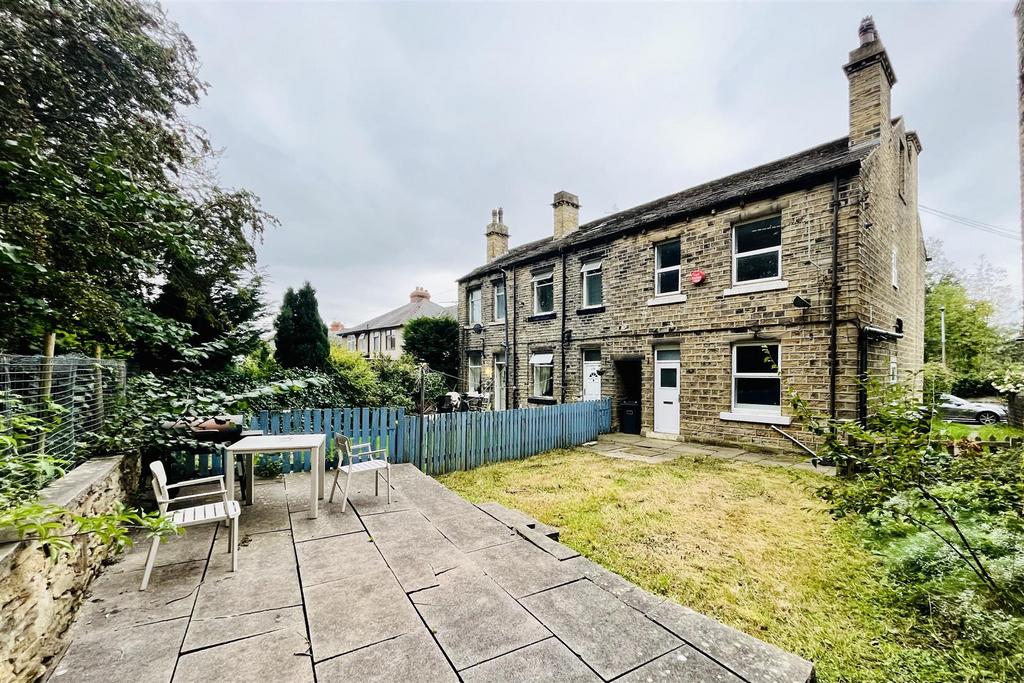 Quarmby Road, Huddersfield HD3 2 bed terraced house for sale £115,000