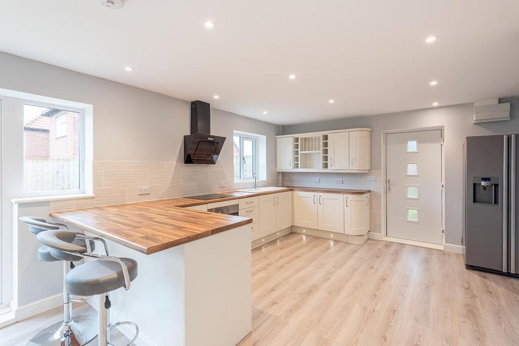 Dining kitchen