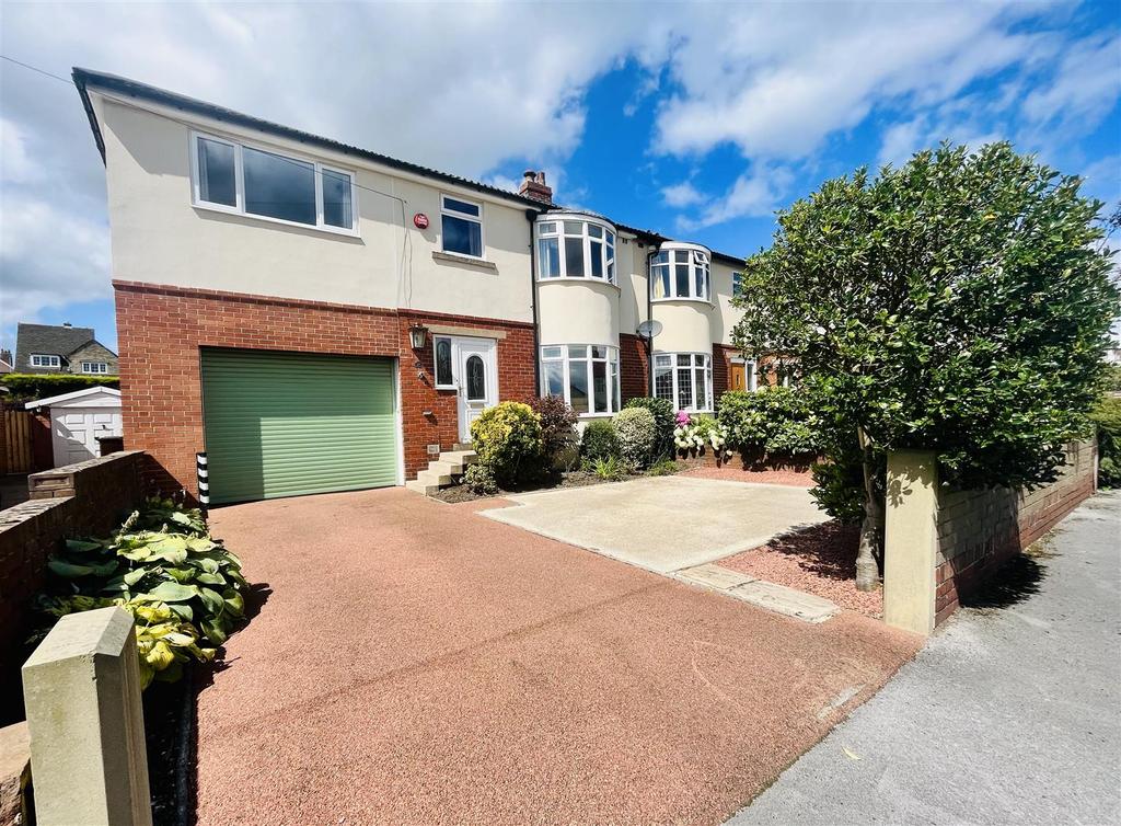 Kennedy Avenue, Huddersfield HD2 4 bed semidetached house for sale £