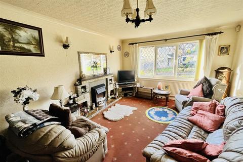 2 bedroom semi-detached bungalow for sale, Fenay Lea Drive, Huddersfield HD5