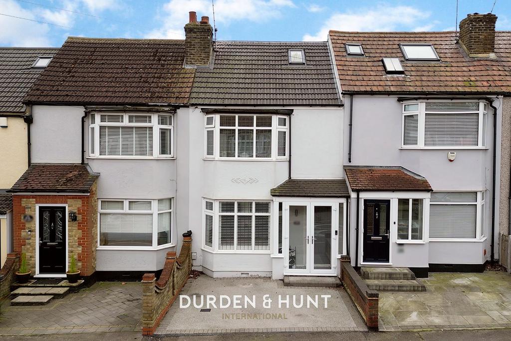 Road, Hornchurch, RM11 3 bed terraced house for sale £450,000