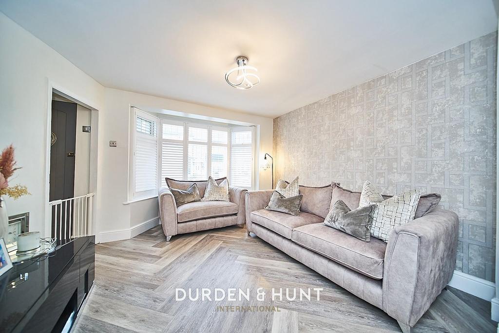 Road, Hornchurch, RM11 3 bed terraced house for sale £450,000