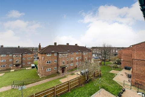 29 Hucknall Close, Romford, RM3 9QS