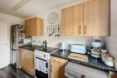 29 Hucknall Close, Romford, RM3 9QS