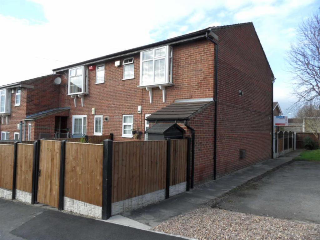 Cliffe Park Crescent, Wortley, Leeds 1 bed flat £695 pcm (£160 pw)