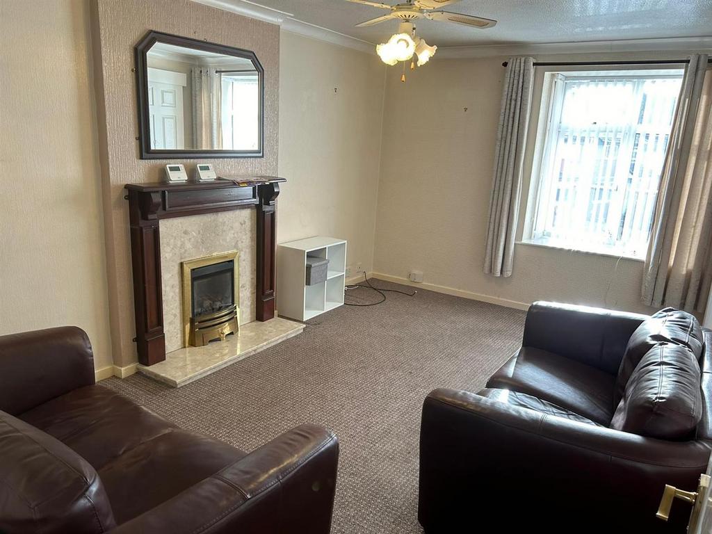 Cliffe Park Crescent, Wortley, Leeds 1 bed flat £695 pcm (£160 pw)