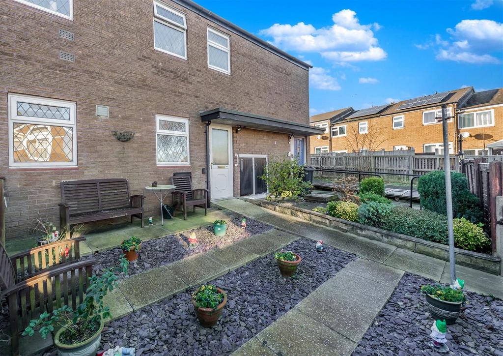 Upper Town Street, Bramley, Leeds 2 bed flat £124,950
