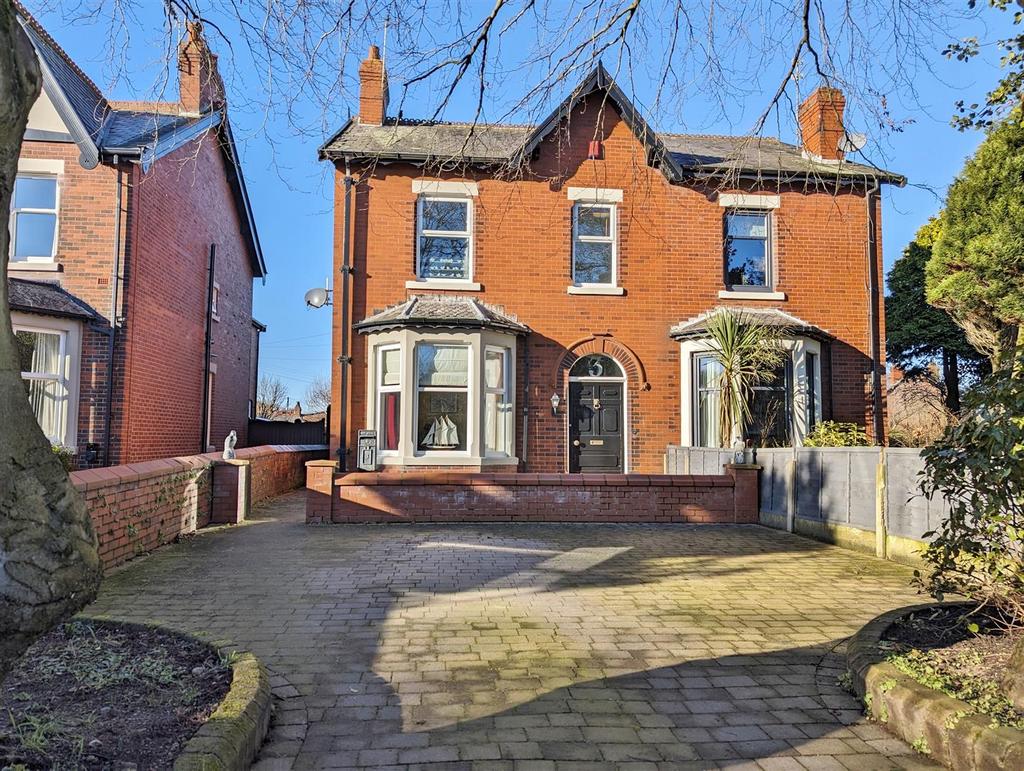 Ansdell Road North, Ansdell, Lytham St Annes 4 bed semidetached house