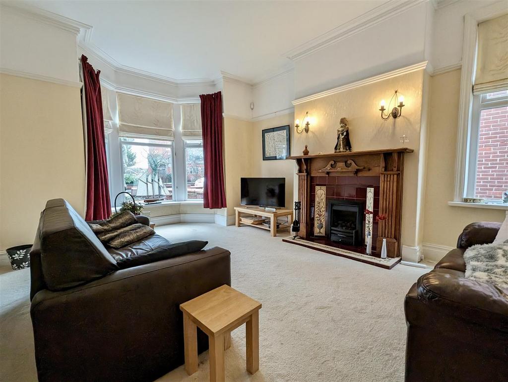 Ansdell Road North, Ansdell, Lytham St Annes 4 bed semidetached house