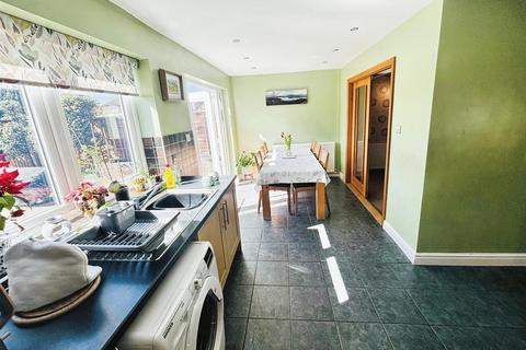 4 bedroom semi-detached house for sale, Murcott Road East, Whitnash, Leamington Spa