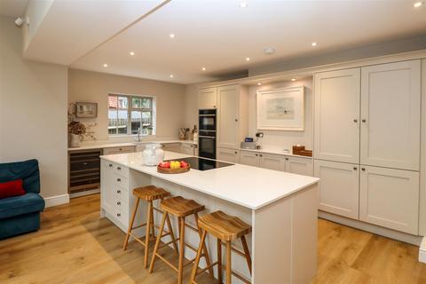2 Chesilton Crescent, Church Crookham, Fleet, GU52 6NZ