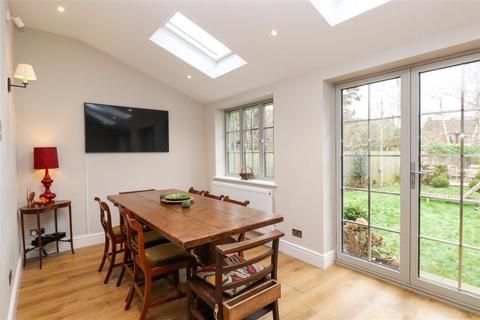 2 Chesilton Crescent, Church Crookham, Fleet, GU52 6NZ