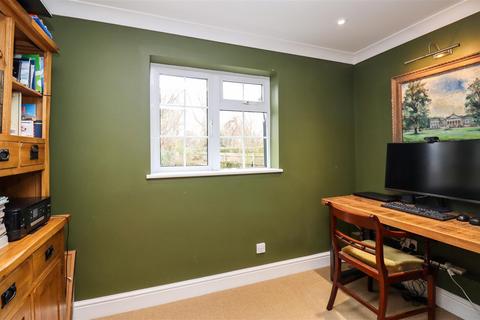 2 Chesilton Crescent, Church Crookham, Fleet, GU52 6NZ