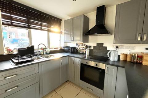 2 bedroom end of terrace house for sale, Gorseburn Way, Rugeley
