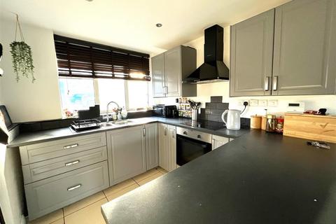 2 bedroom end of terrace house for sale, Gorseburn Way, Rugeley