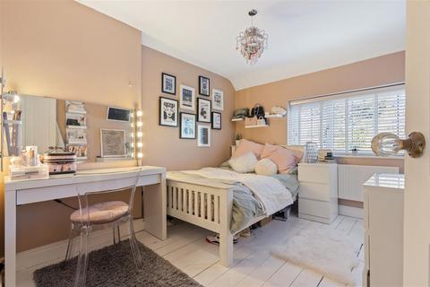 28 Fieldway, Haslemere, GU27 2AX
