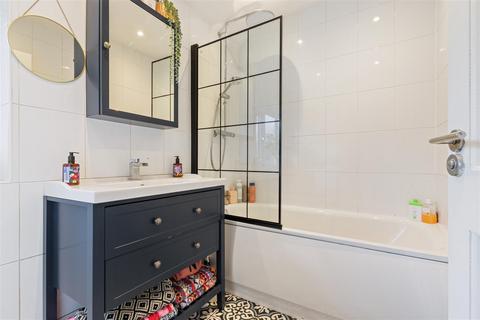 28 Fieldway, Haslemere, GU27 2AX
