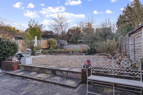 28 Fieldway, Haslemere, GU27 2AX