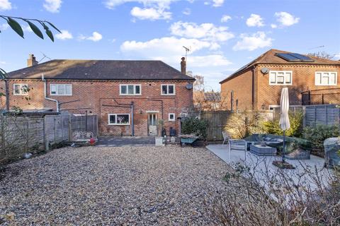28 Fieldway, Haslemere, GU27 2AX