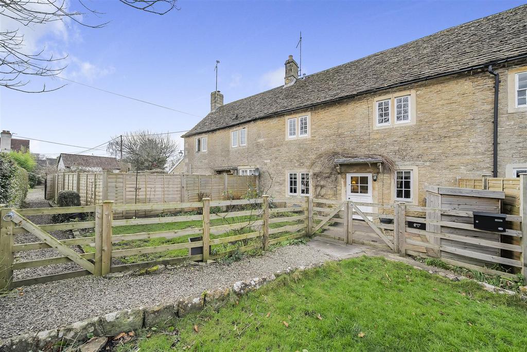 Newlands Green, Kington Langley, Chippenham 3 bed terraced house for