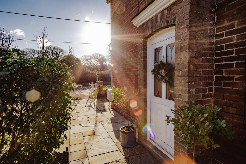 Norton Green, Isle of Wight 3 bed house for sale £429,950
