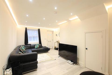 3 bedroom end of terrace house for sale, Bulls Bridge Road, Southall UB2