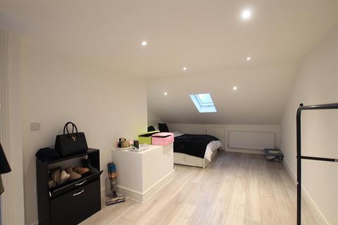 3 bedroom end of terrace house for sale, Bulls Bridge Road, Southall UB2