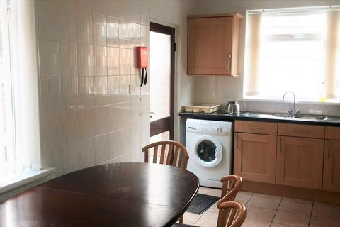 5 bedroom semi-detached house to rent, *£138pppw incl bills + two free large Papa John’s pizzas weekly (T+C’s apply)* Rolleston Drive, Lenton, NG7 1JZ - UON