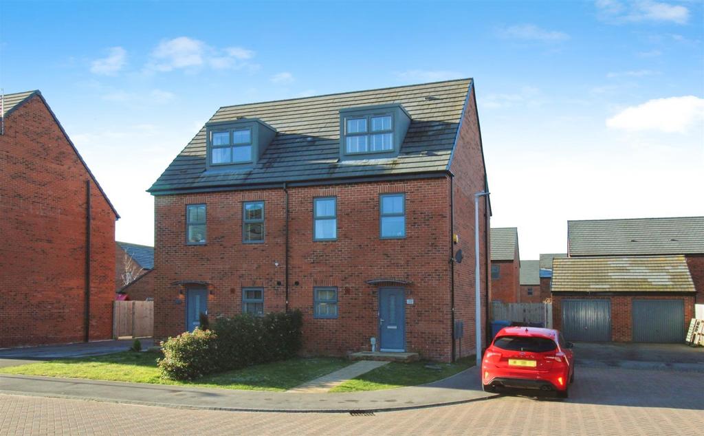 Larkin Lane, Kingswood, Hull 4 bed semidetached house for sale £235,000